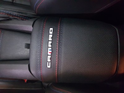 accoudoir central_Nr_2_logo camaro[1].jpg